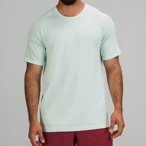 Men's Lululemon Short Sleeve Shirt